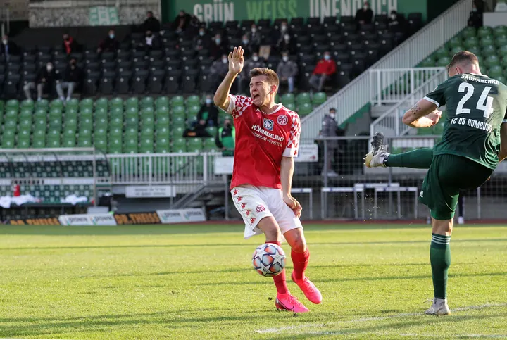 FC Homburg 08  gegen 1. FSV Mainz 05 II - Ivan Sachanenko trifft Romario Rösch