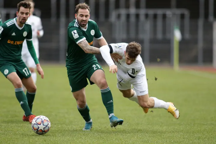 FC Homburg 08 vs TSG Balingen - Luca Plattenhardt gegen Felix Heim