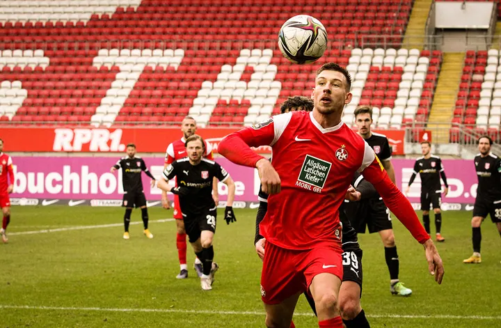 1. FC Kaiserslautern gegen Hallescher FC - Daniel Hanslik